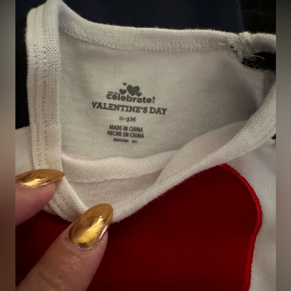 Bundle of 5: 2 dino suits with matching hat, heart breaker onesie and pants. - Picture 5 of 5